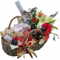 Праздничная подарочная корзина "Письмо Счастья"